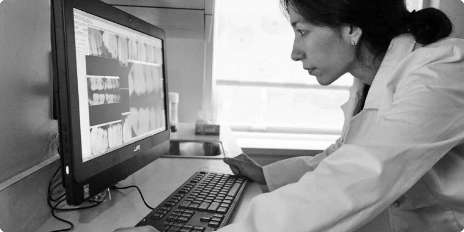 Azadeh Akhavan headshot